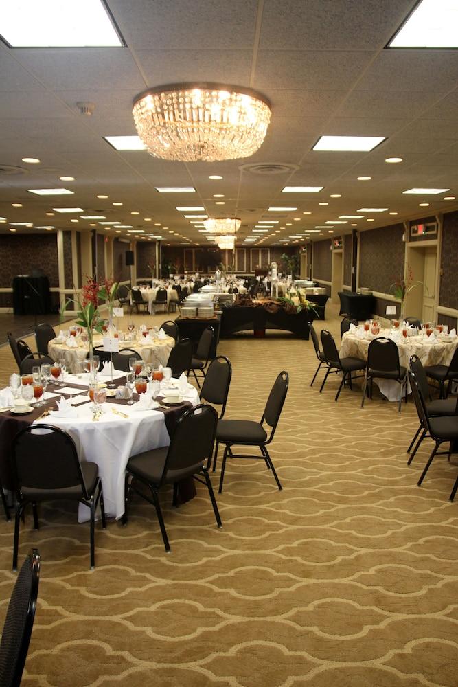 Radisson Louisville North Hotel