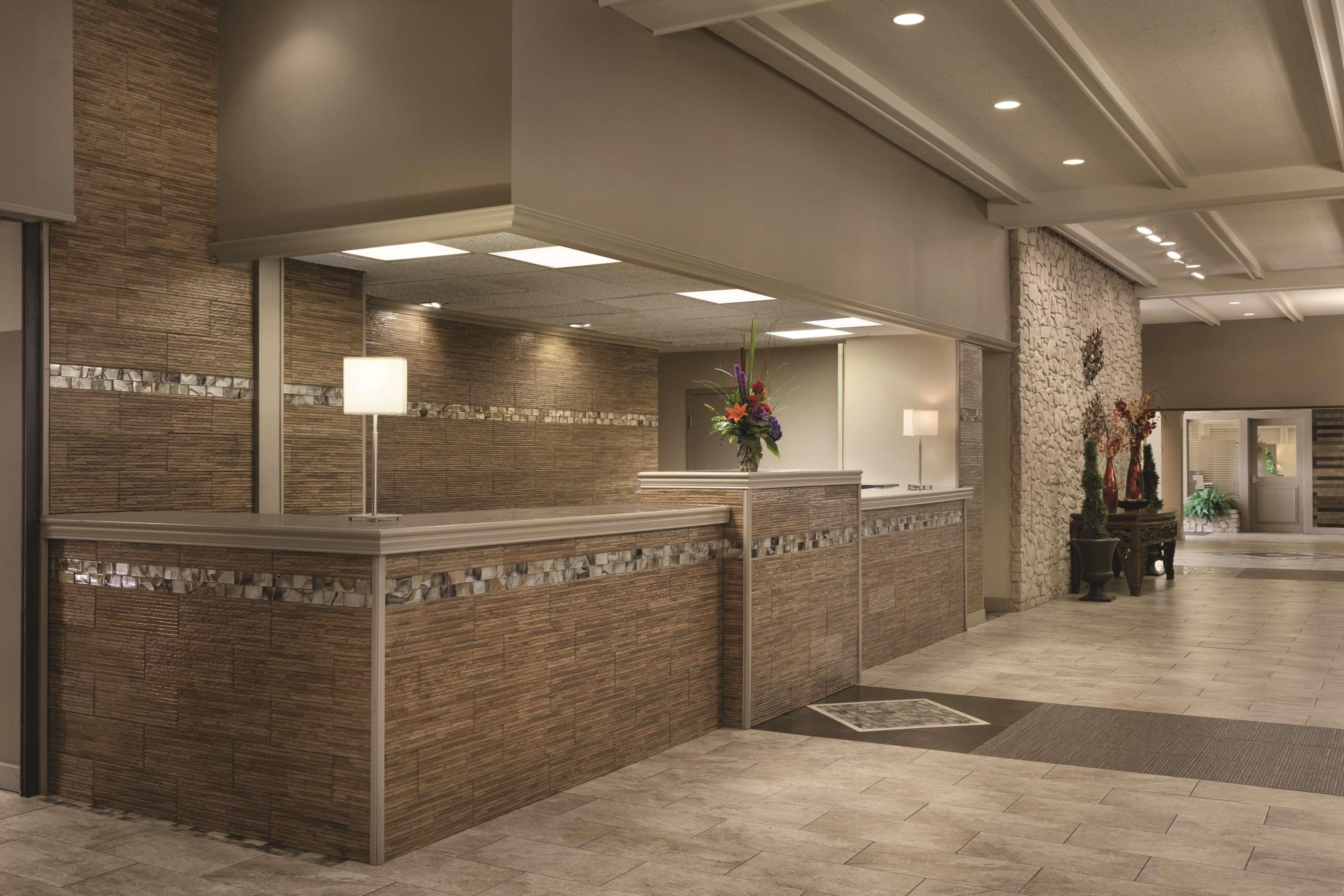 Radisson Louisville North Hotel